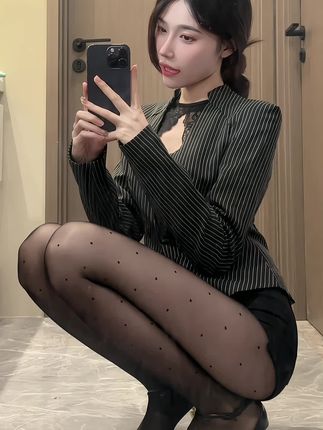 美了个滢微密珍稀图片曝光,超高颜值博主的惊艳瞬间