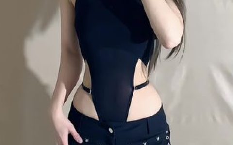 【微密圈】徐绾绾y粉丝65万御姐腿独家视图，黑丝造型引发热潮