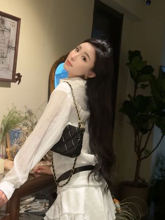 李嘉欣97的粉丝数量惊人,网红女神的影响力究竟有多大?