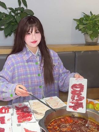 草莓粥粥B站舰长图集分享,她的经典COS作品究竟有多火?