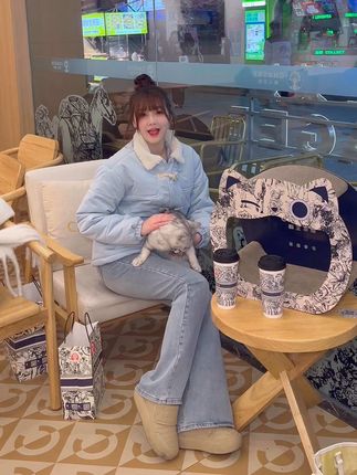 B站十万口草莓粥粥照片合集流出,百万粉丝UP主的美照一次看够