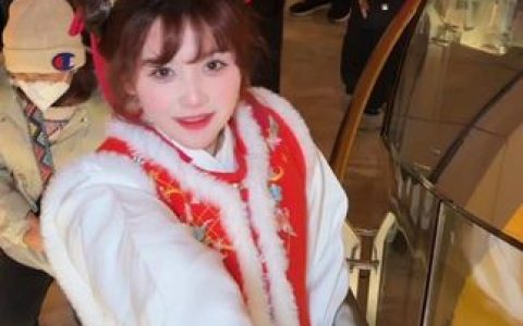 B站十万口草莓粥粥COS作品图集分享，百万粉丝UP主的独家大作