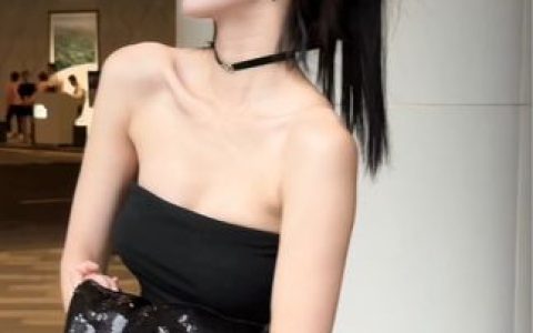 李嘉欣97《红色伊人》圈子作品赏析，完美身材淋漓尽致展现