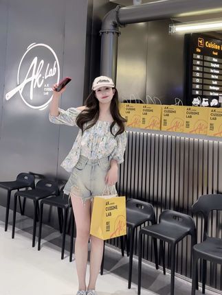 十万口草莓粥粥丨个人资料介绍,她的魅力为何如此难挡?