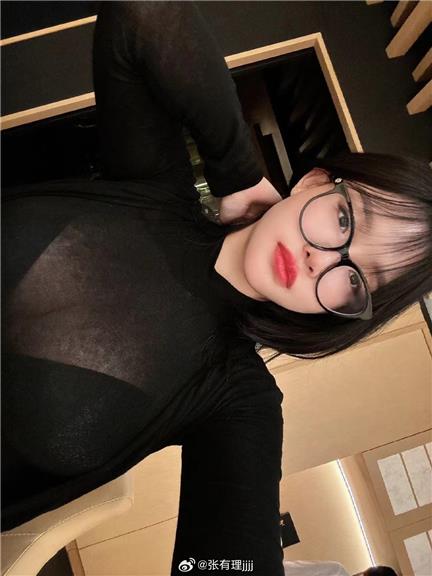 张鑫Amy最新微博内容揭秘时尚博主的独特风采,微密圈精选照片合集