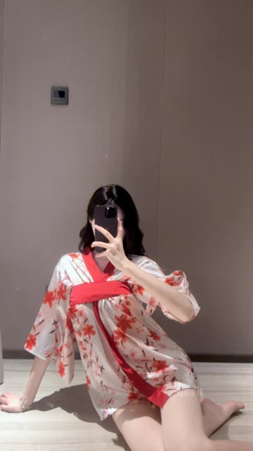 麻利亚辣清纯外表下的性感火辣你怎么看？微密圈中的独特存在