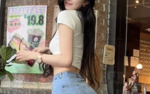 「微密圈女神」李嘉欣97的完美大长腿，李嘉欣97厚嘴唇诱惑无法抵挡