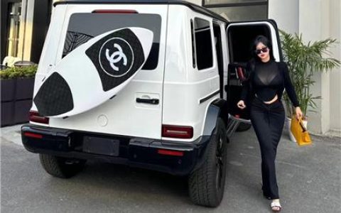 张鑫baby油光Pipi写真独家资源限时分享，她的微密圈作品让人惊艳