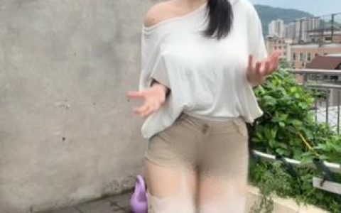 微密圈私密视频曝光，可爱的肉巴最新黑丝作品引发热潮