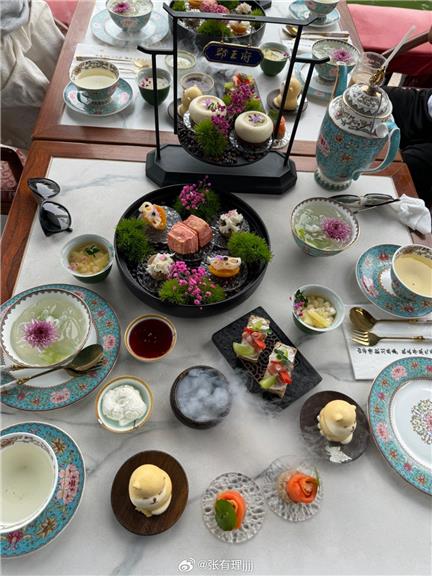 张鑫baby油光Pipi写真独家资源限时分享,她的微密圈作品让人惊艳