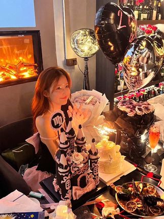 B站UP主十万口草莓粥粥内部图片曝光,粉丝狂热分享