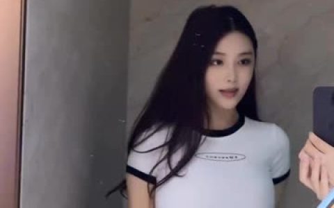 微密圈美了个滢的穿搭秘笈，红色与黑色谁更胜一筹？