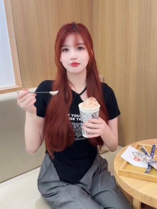 十万口草莓粥粥的航海冒险，粉丝见证她的每一步