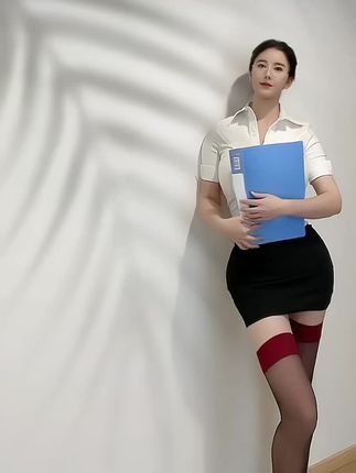 170CM的猪小七网络爆红的S型曲线，猪小七的绝美身材引发热议