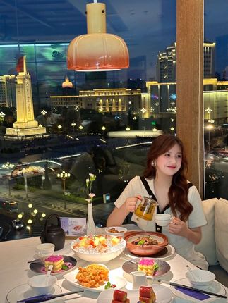 十万口草莓粥粥舰长图作品全集，最美舰长引发热议