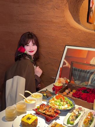 草莓粥粥B站舰长图集分享,她的经典COS作品究竟有多火?