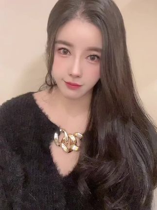 微密圈红人猪小七有颜值有身材，粉丝飙升，261万粉丝博主猪小七大灯太晃了