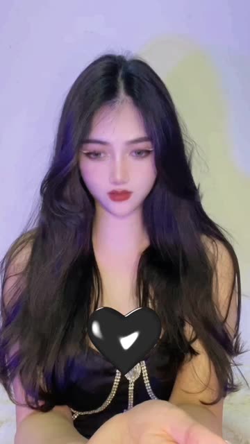 牛仔短裤再现微密圈,艾拉·Isla热度持续飙升