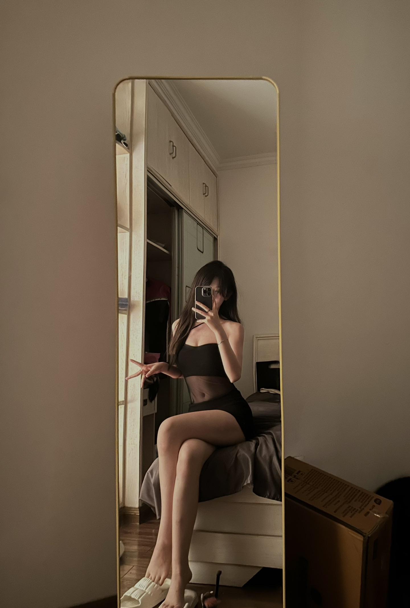 艾拉·Isla微密圈经典三人行写真，独特视角震撼上线