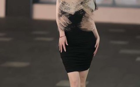 猪小七170CM的身高S型曲线的身材走红网络，猪小七如何成为网红健身女神