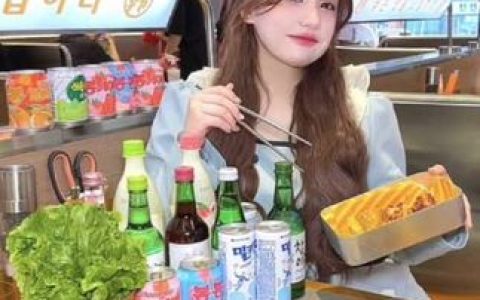 十万口草莓粥粥(B站)舰长微密圈图片视频合集，图文并茂的精彩呈现