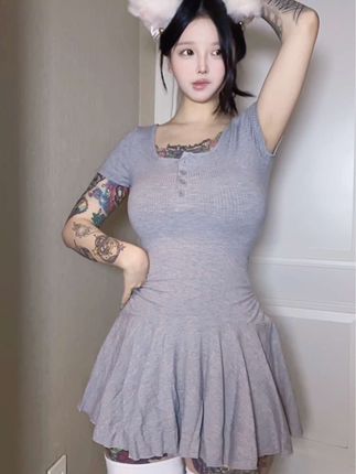 微博博主@卡通百科老王的最新写真视频，微密圈资源一览