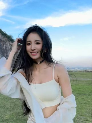 李嘉欣97的粉丝数量惊人,网红女神的影响力究竟有多大?