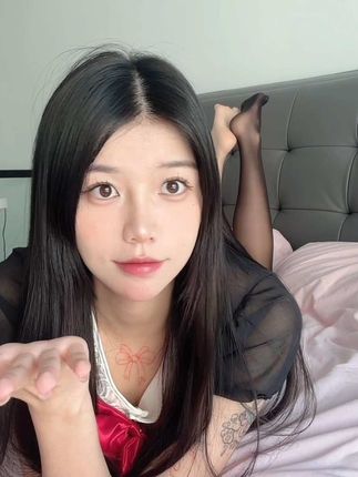 探索鱼神的时尚世界,红色财兔主题穿搭别具一格!