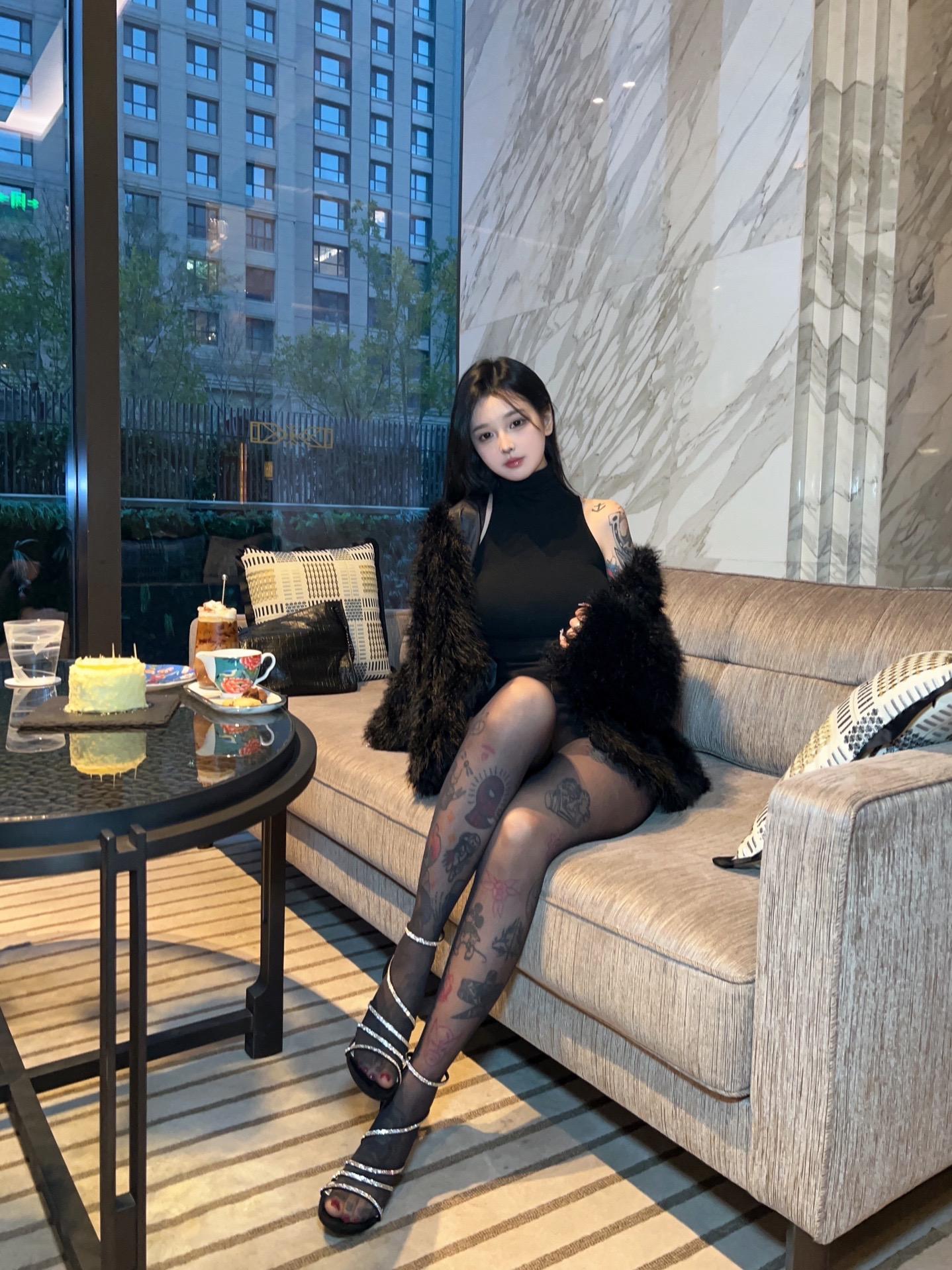 鲜花永远是平淡生活的温柔光,卡通百科老王感性分享与圈内生活