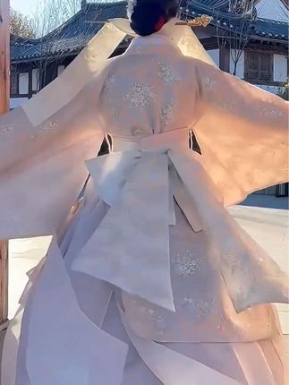 抖音猪小七微密圈作品有多美？宅男直呼流鼻血的猪小七内容