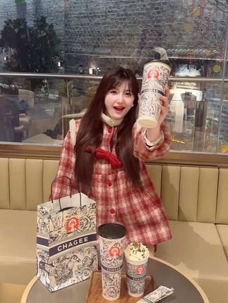 十万口草莓粥粥B站百万舰长大航海作品,直播圈最火的UP主