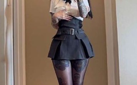 卡通百科老王时尚与身材的完美结合，微密圈写真作品美到令人窒息