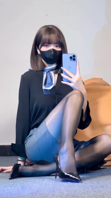 白龙猫女油亮黑丝小皮靴作品合集,微密圈精选白龙猫女丝袜靴子搭配分享