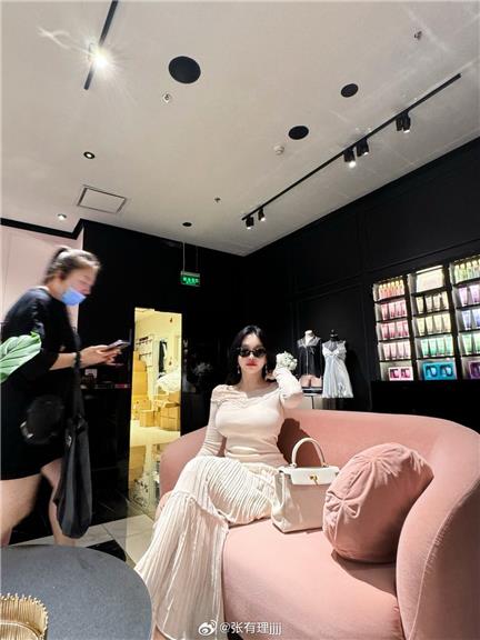 张鑫baby油光Pipi写真独家资源限时分享,她的微密圈作品让人惊艳