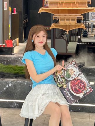 十万口草莓粥粥B站百万舰长大航海作品,直播圈最火的UP主