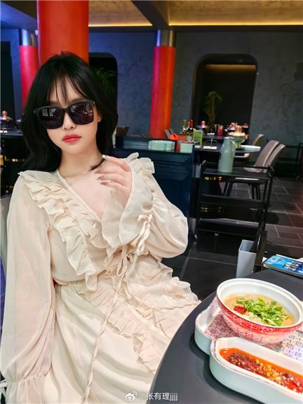 张鑫baby微密圈图片独家首发,微博热门资源免费获取