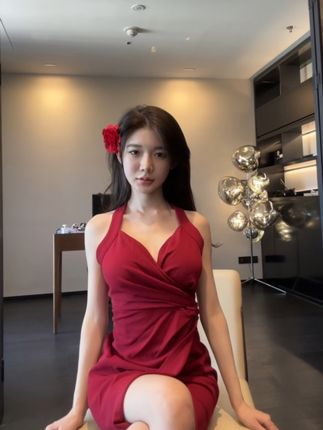 黎允熙baby维密图片大放异彩，她的紫色氛围灯视频为何走红