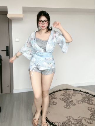 微密圈私密视频曝光,可爱的肉巴最新黑丝作品引发热潮