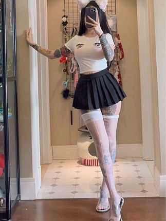 卡通百科老王的圈内生活曝光，她的私密圈子大揭秘