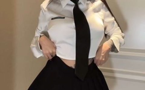 纹身美女卡通百科老王的微密WEME圈，她的作品真的太伤身了？