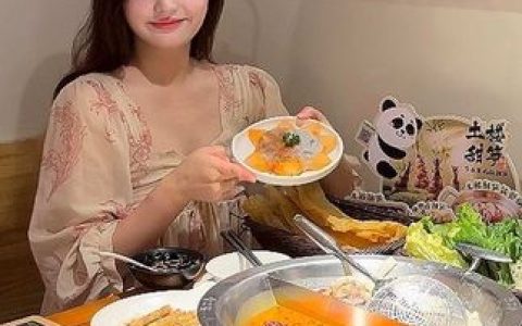 草莓粥粥十万口朋友圈视频流出，UP主私下生活大揭秘