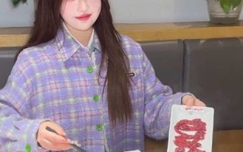 B站十万口草莓粥粥微博照片合集下载，UP主的私密生活全揭秘