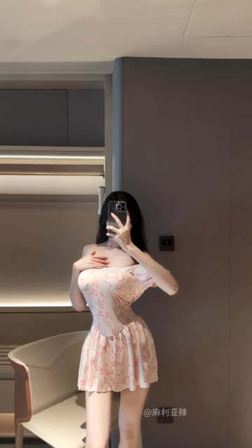 麻利亚辣的全新一字马视频,微密圈麻利亚辣的经典展示