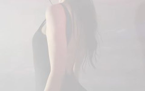 探索鱼神的时尚世界，红色财兔主题穿搭别具一格！