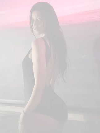 探索鱼神的时尚世界,红色财兔主题穿搭别具一格!