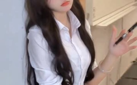 微博网红是小逗逗，从抖音红人到写真女神的转变