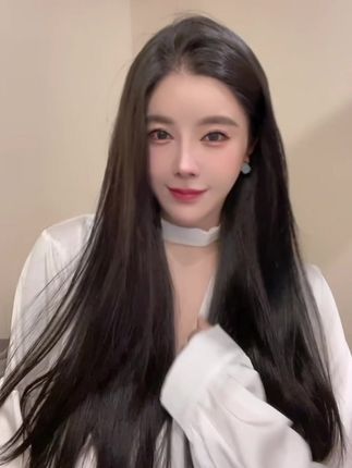 微密圈红人猪小七有颜值有身材，粉丝飙升，261万粉丝博主猪小七大灯太晃了