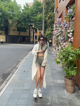 抖音女神李嘉欣97,最新视频合集带你领略她的风采