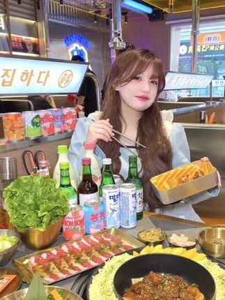 十万口草莓粥粥COS写真合集欣赏,丰富作品展现她的多面魅力