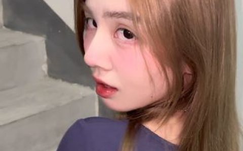 快手女神八酱引领时尚潮流的秘密，揭秘八酱如何在时尚圈内崭露头角